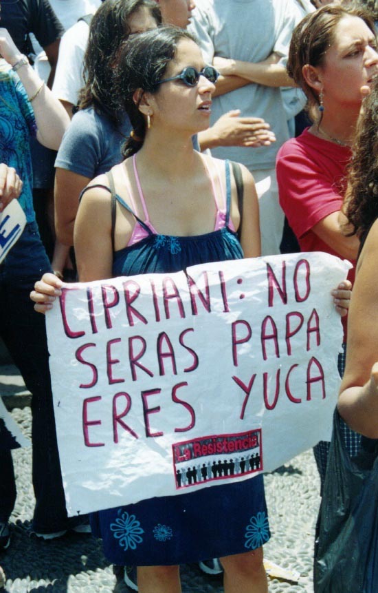 ocram's tweet photo. revisando mis archivos, encontré estas fotos de enero de 2001, cuando –a poco de caer Fujimori– Cipriani fue nombrado el primer cardenal del Opus Dei.

1/2 https://t.co/P4Hxl8RWn8
