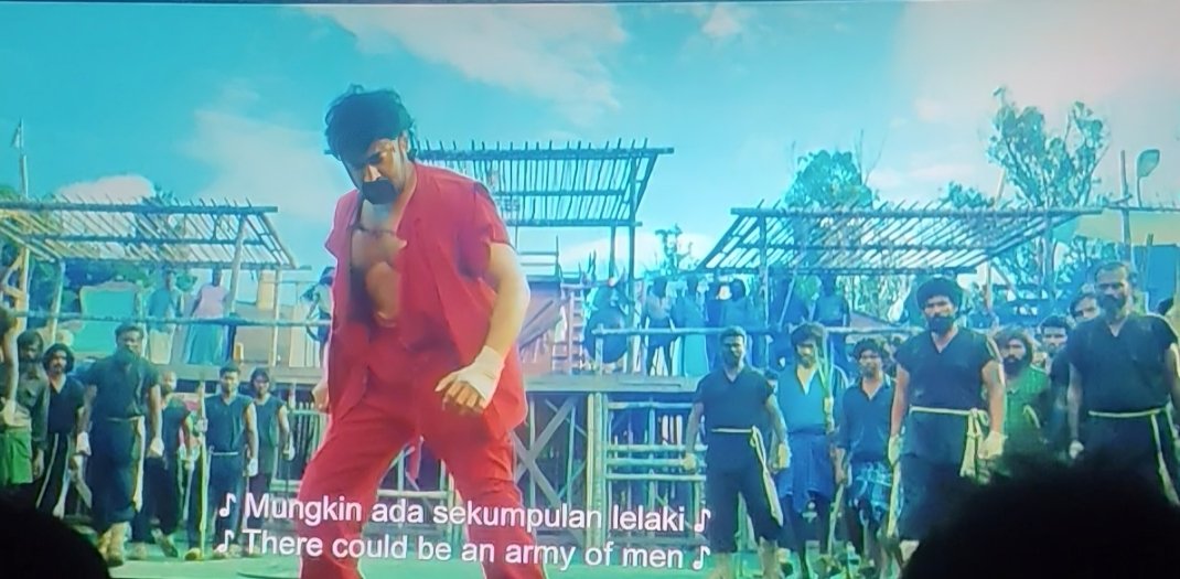 KanimoliNathan's tweet photo. "Pala poar padai irukelam Ethirparthathu Ivanathaan 
Anthoruvan vanthurukan dae🥹🔥"
Omg each time the movie is getting better and better🔥 Watched it for the 2nd time and it felt more engaging than the first one and defo it has made the mark❤️🔥💥 #RetroBlockbuster #Retro https://t.co/6MaXMwYywj