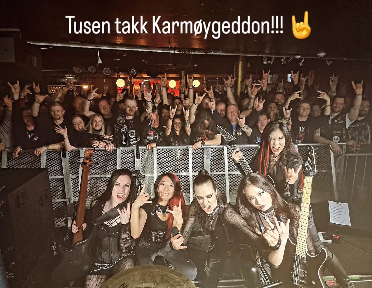 redroot609's tweet photo. ノルウェーのメタルフェス楽しかったよ🤘🔥‼️ Tack Norge🤗🇳🇴✨🤘
#FranticAmber https://t.co/rp2Pgw4pfh