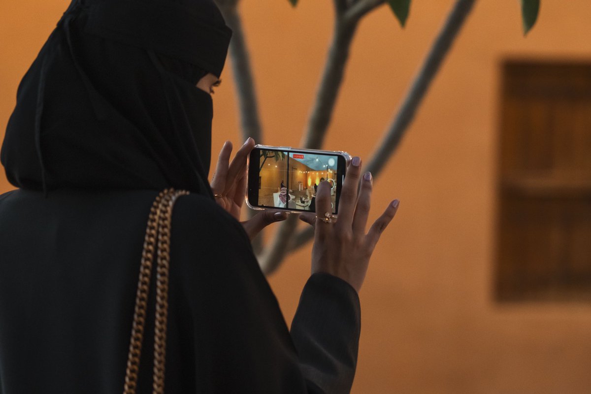 عيون تتأمل، وعدسات توثق، وقلوب تنبض بالفخر !📸🤍 

#أساريد #سويق_المصممين