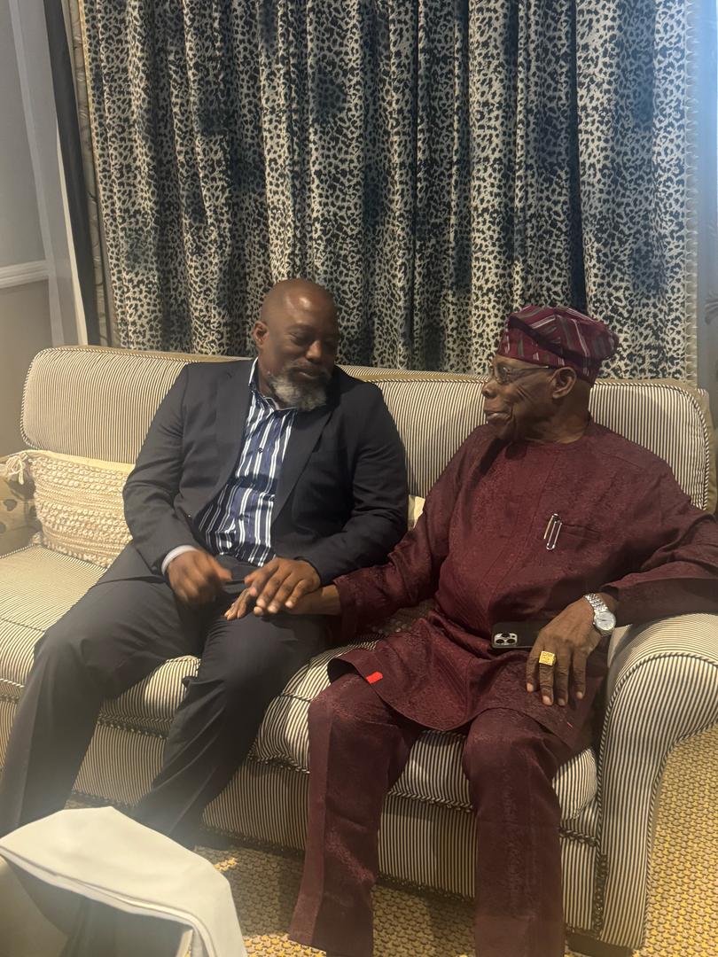 Les grandes manœuvres ont commencé. Journée marathon de plus de 30heures pour Olussegun Obassadjo qui a rencontré le même jour Antipas Mbusa Nyamuisi en Afrique du Sud, Joseph Kabila à #Harare et Félix Tshisekedi à #Kinshasa. Mes caméras ont pu consulter le détail de ses 3