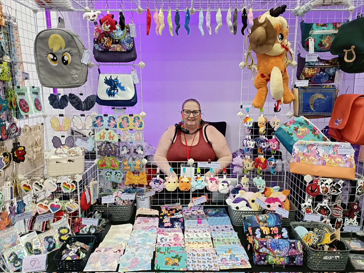 SockJems's tweet photo. Today I'm at Griffish Isles, My Little pony convention. There's lots of pony themed bags available as well as pouches, keyrings and other pony related items!

#mylittlepony #mlp #friendshipismagic #mlpfriendshipismagic #brony #bronies #bestpony #handmade #bagineer #bagmaker https://t.co/sakXGavdgb