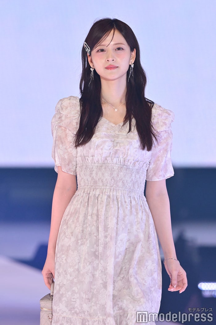 GirlsAward 2025 S/S🎮🩷🩵】 乃木坂46金川紗耶、振り向き笑顔が可愛い