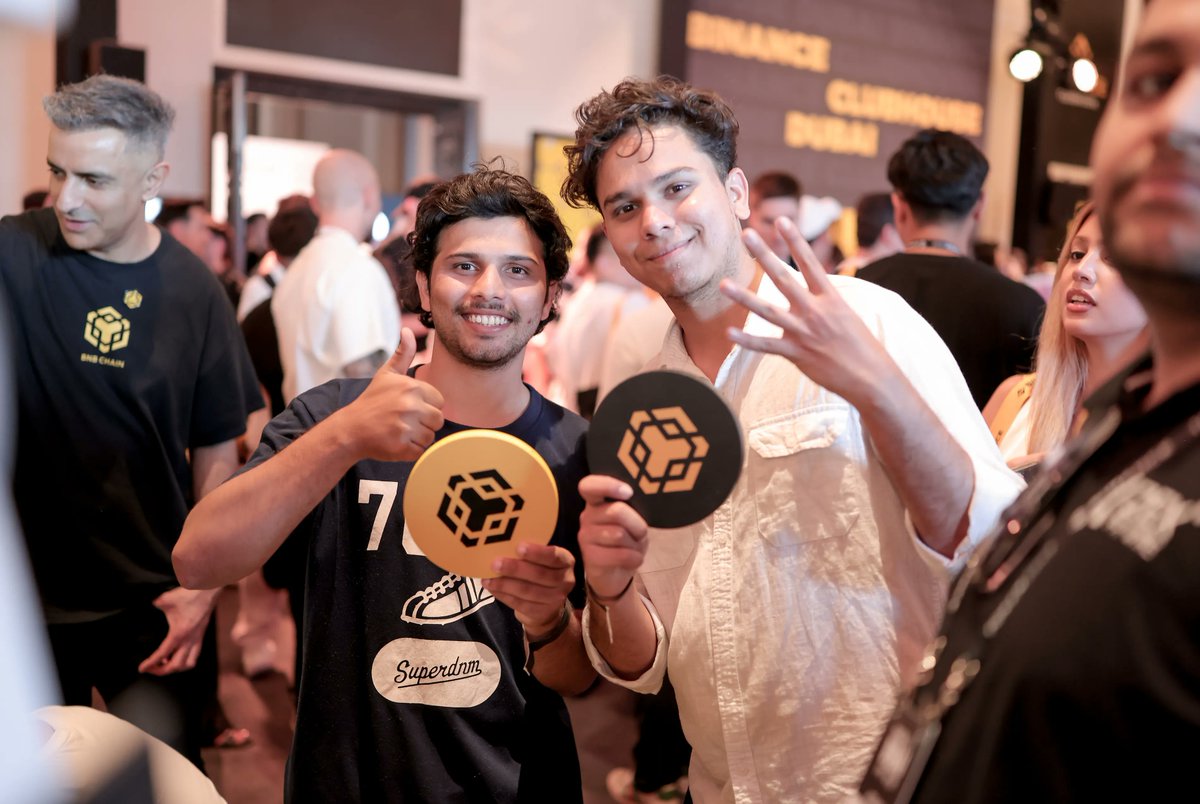 BNBCHAIN's tweet photo. Who came to see us at #BinanceClubhouse? 👀

Let's see your pics 👇 https://t.co/vnzaEPOEk8