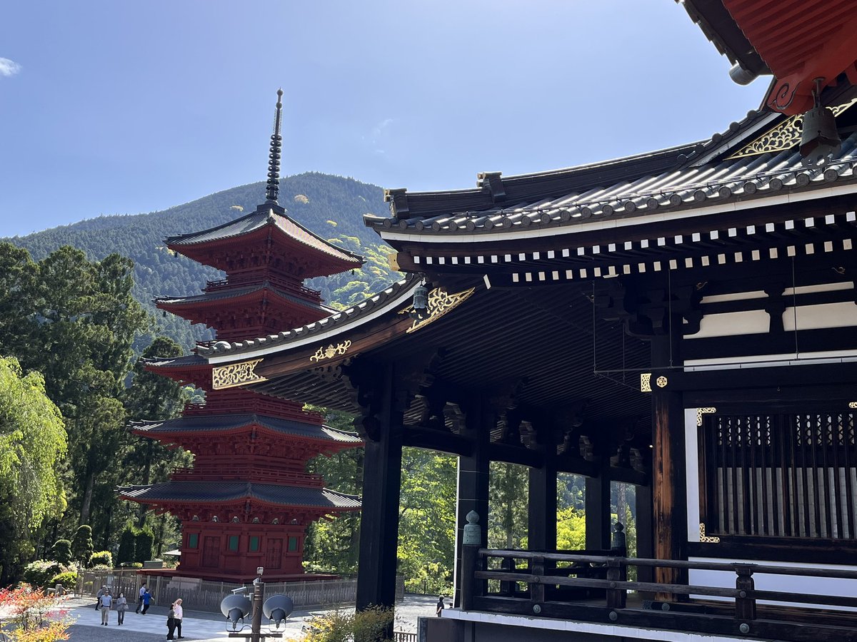 taka_seafield's tweet photo. ルーフバスケット装着！
そのまま身延山久遠寺、本栖湖を散策するドライブに行きました！
GWの混み方で雰囲気も楽しかったです🎶 https://t.co/Qy9TQJFtbc