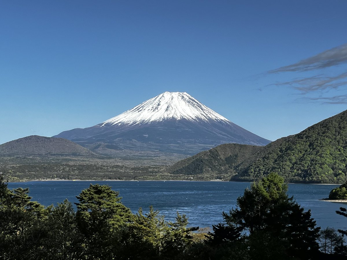 taka_seafield's tweet photo. ルーフバスケット装着！
そのまま身延山久遠寺、本栖湖を散策するドライブに行きました！
GWの混み方で雰囲気も楽しかったです🎶 https://t.co/Qy9TQJFtbc