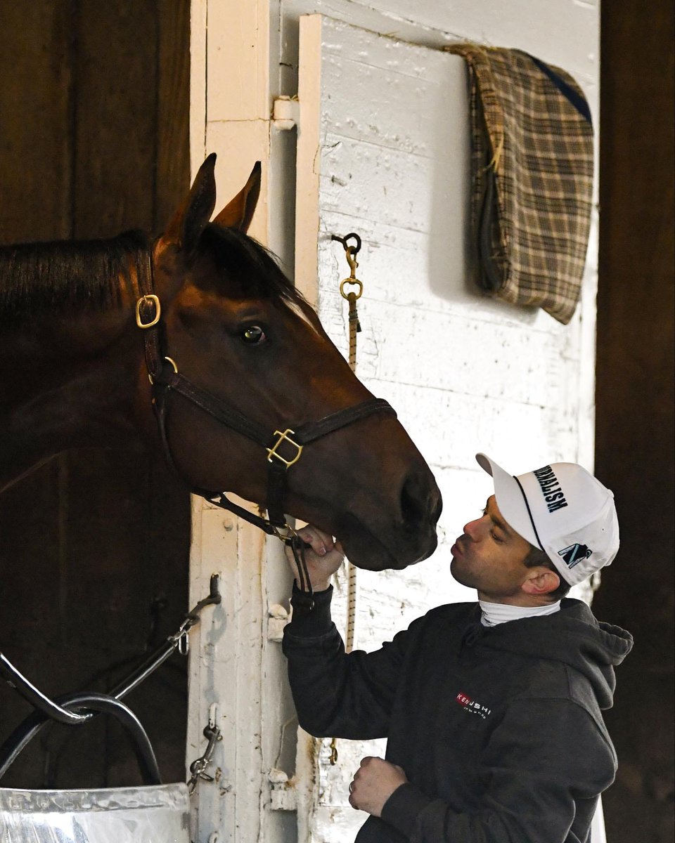 enricopsi's tweet photo. Intervista esclusiva a @umbyrispoli alla vigilia del @KentuckyDerby 
La trovi su https://t.co/jFmsM3g6ek
📷 Danielle Ricci https://t.co/dC1tNTnDmd