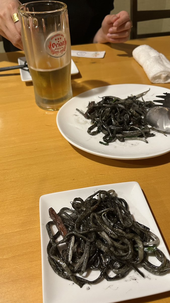 PLUMBER_2020's tweet photo. せやろがいおじさんのライブを見て、その足で沖縄料理店へ。政治と笑いについて話しながらのお酒、最高。
がじゅまる、美味しい。

#せやろがいおじさん https://t.co/FA8FapWcvy