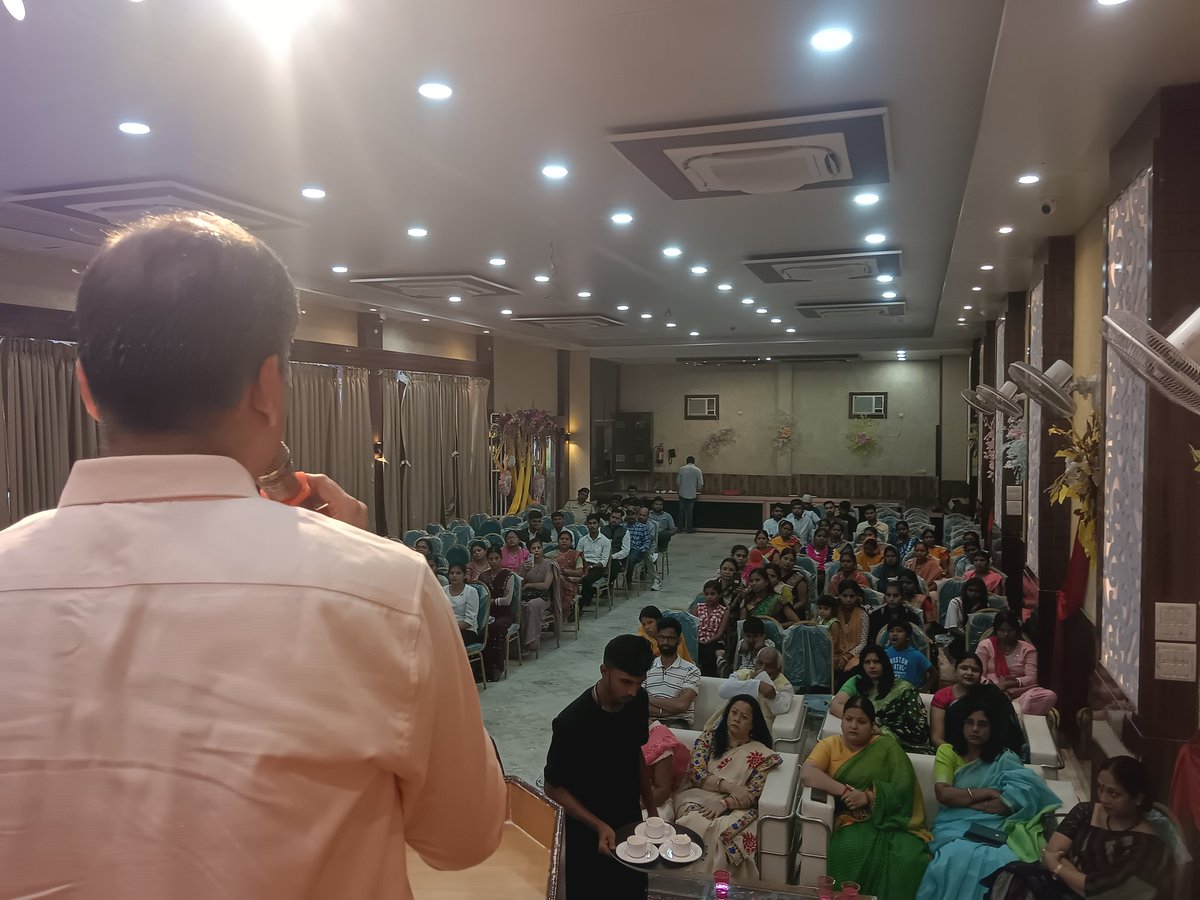 BjpSumeet's tweet photo. Place:-Pearl Hotel Kutchery Chowk Bhagalpur...
Today Let's inspire Bihar Garhi chapter meeting Bhagalpur . 
 #आईएमिलकरप्रेरितकरेंबिहार
@letsinspireBihar https://t.co/IJLEEZbN1n