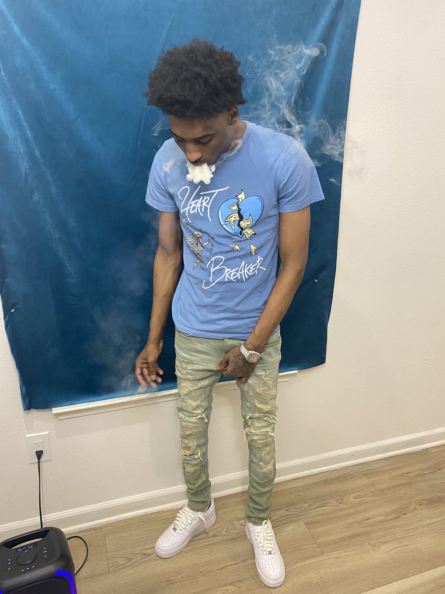 easymoneykiese's tweet photo. KING OF POPPIN 🦅7️⃣ Turn my shii bacc up 💯 https://t.co/gyUA7WdK33
