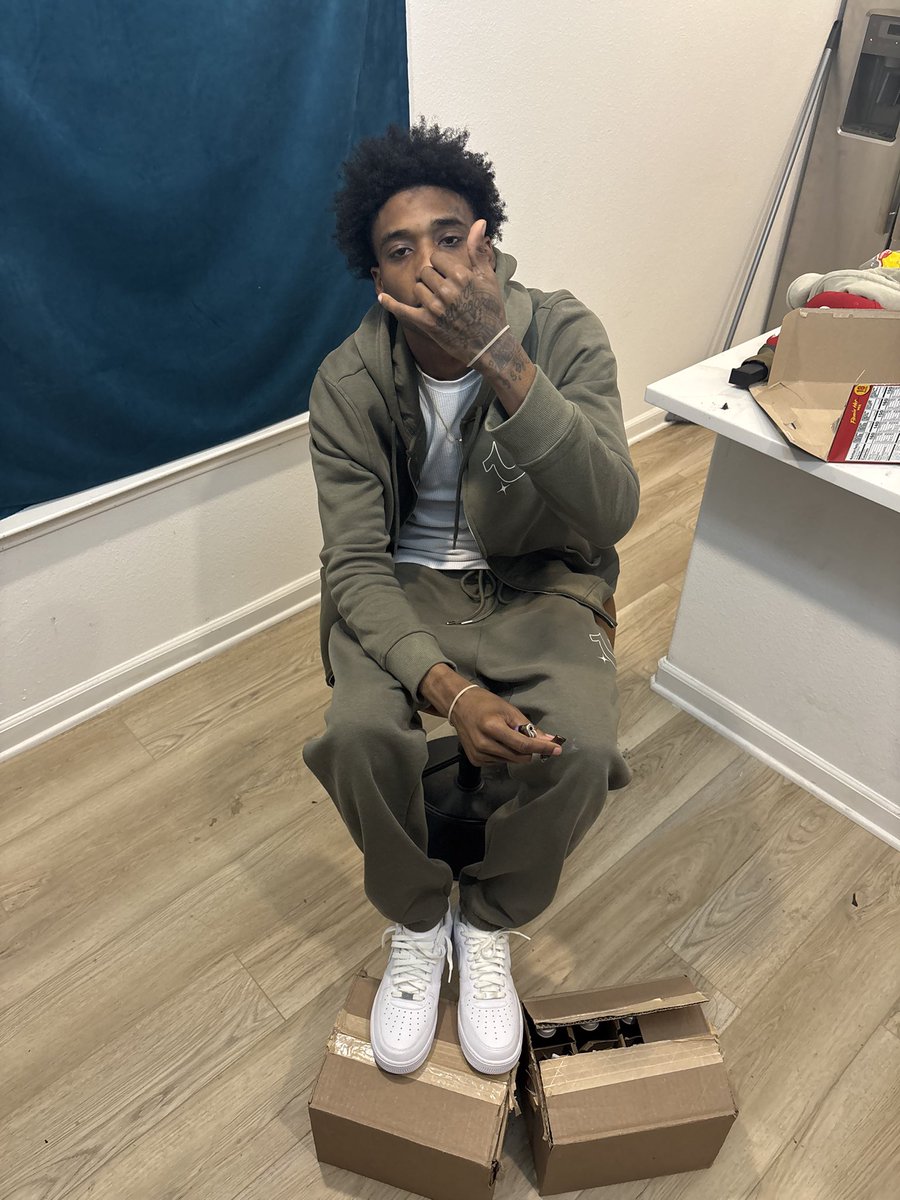 easymoneykiese's tweet photo. KING OF POPPIN 🦅7️⃣ Turn my shii bacc up 💯 https://t.co/gyUA7WdK33