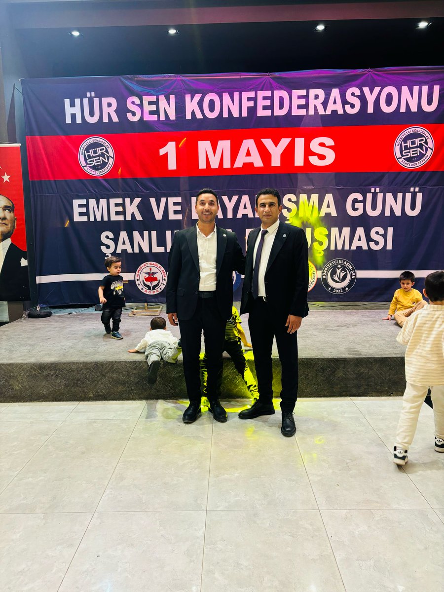 Türk Eğitim-Sen Harran İlçe Başkanlığı görevini yürütmekteyken istifa ederek Hürriyetçi Eğitim Sen çatısı altına katılan Sayın İbrahim Kızıl’a rozetini Genel Başkanımız Sayın Levent Kuruoğlu takdim etmiştir.

Kendilerini aramızda görmekten büyük memnuniyet duyuyor, yeni görevinde