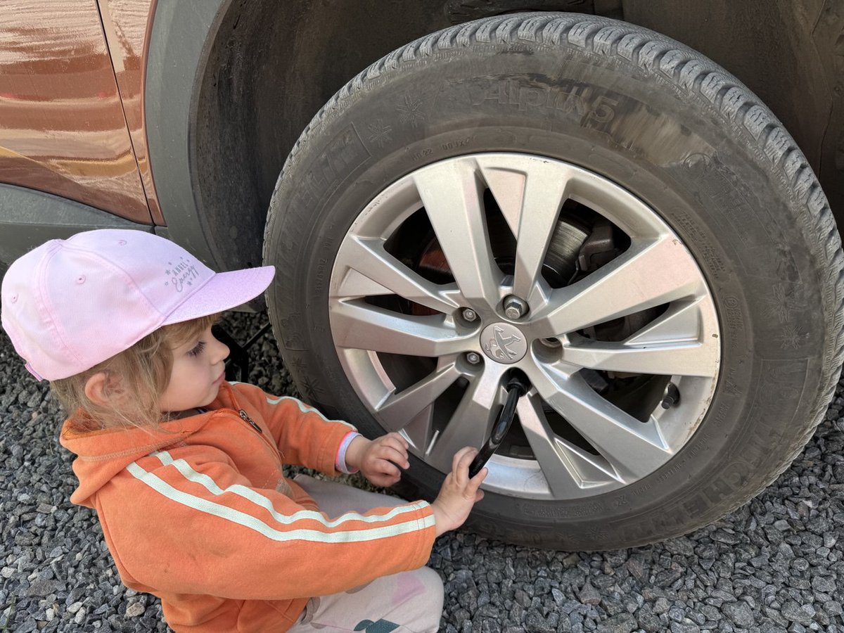 andrew_akhiezer's tweet photo. At first, I was a little ashamed - what would others think if I did that? But curiosity and courage won.
WTF - why can’t I just do what I enjoy? Especially with such great assistants!
#CarServicing #CarRepair #DIYMechanic #Hobbies #FamilyTime #WeekendVibes #GirlsInGarage