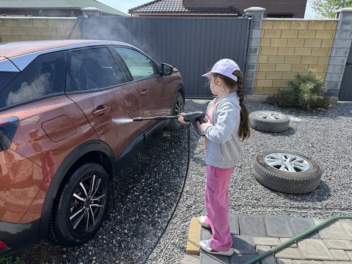 andrew_akhiezer's tweet photo. At first, I was a little ashamed - what would others think if I did that? But curiosity and courage won.
WTF - why can’t I just do what I enjoy? Especially with such great assistants!
#CarServicing #CarRepair #DIYMechanic #Hobbies #FamilyTime #WeekendVibes #GirlsInGarage