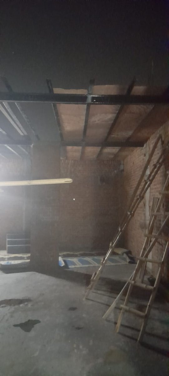 Ghazala2402's tweet image. Pic 1 &amp;amp; 2: What we are working for

Pic 3 &amp;amp; 4: What we achieved so far

Jamia Ashraful Madaris will run inside this masjid only. I think I would be able to build more than one floor only after 3-4 years. Paise ki dikkat babu bhaiyya 😌