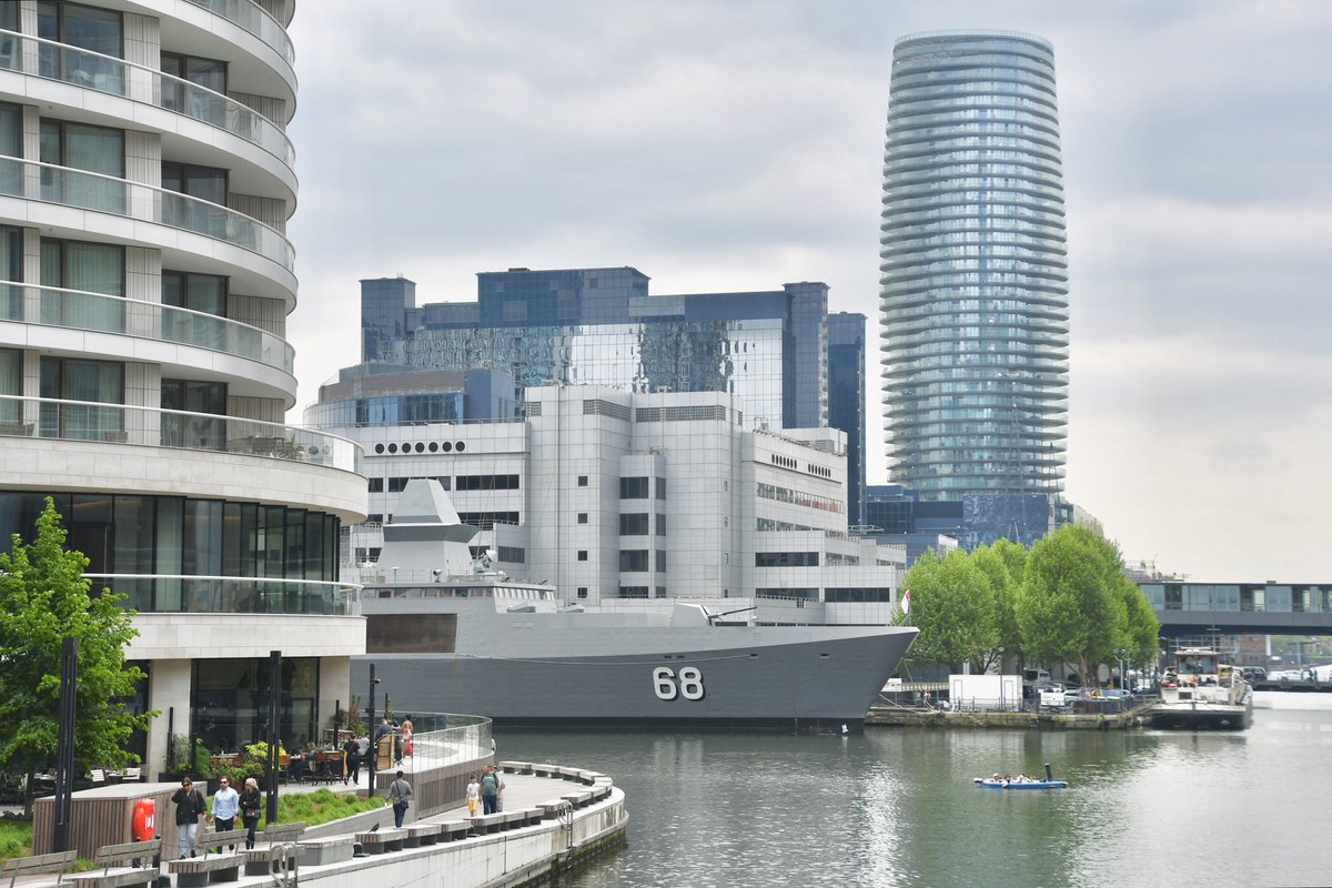 AmzJS13's tweet photo. 📷 Singapore Navy RSS Formidable 🇸🇬 alongside in West India Dock, Canary Wharf @NavyLookout @UKDefJournal #SingaporeNavy #RSSFormidable #CanaryWharf https://t.co/wKhXIfjcIg