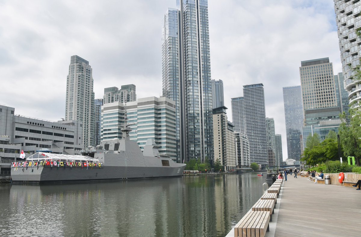 AmzJS13's tweet photo. 📷 Singapore Navy RSS Formidable 🇸🇬 alongside in West India Dock, Canary Wharf @NavyLookout @UKDefJournal #SingaporeNavy #RSSFormidable #CanaryWharf https://t.co/wKhXIfjcIg