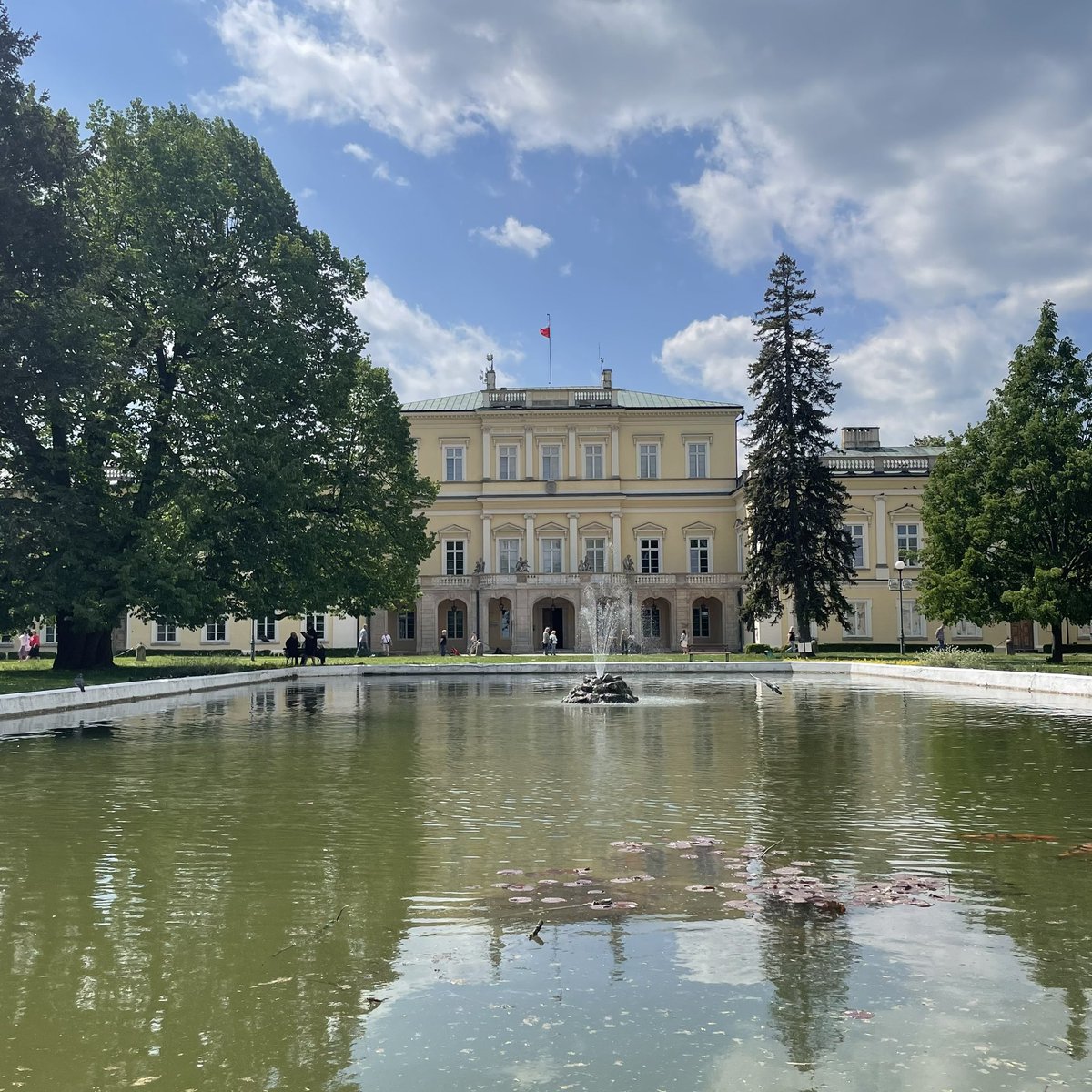 Guille_Revilla's tweet photo. #Puławy, ciudad del este de Polonia, fue conocida como la "Atenas polaca" por su efervescencia cultural y científica. Renombrada durante el dominio ruso como Nueva Alejandría, cuenta con una joya del paisajismo romántico, el Palacio Czartoryski. https://t.co/Obpks9mFrJ