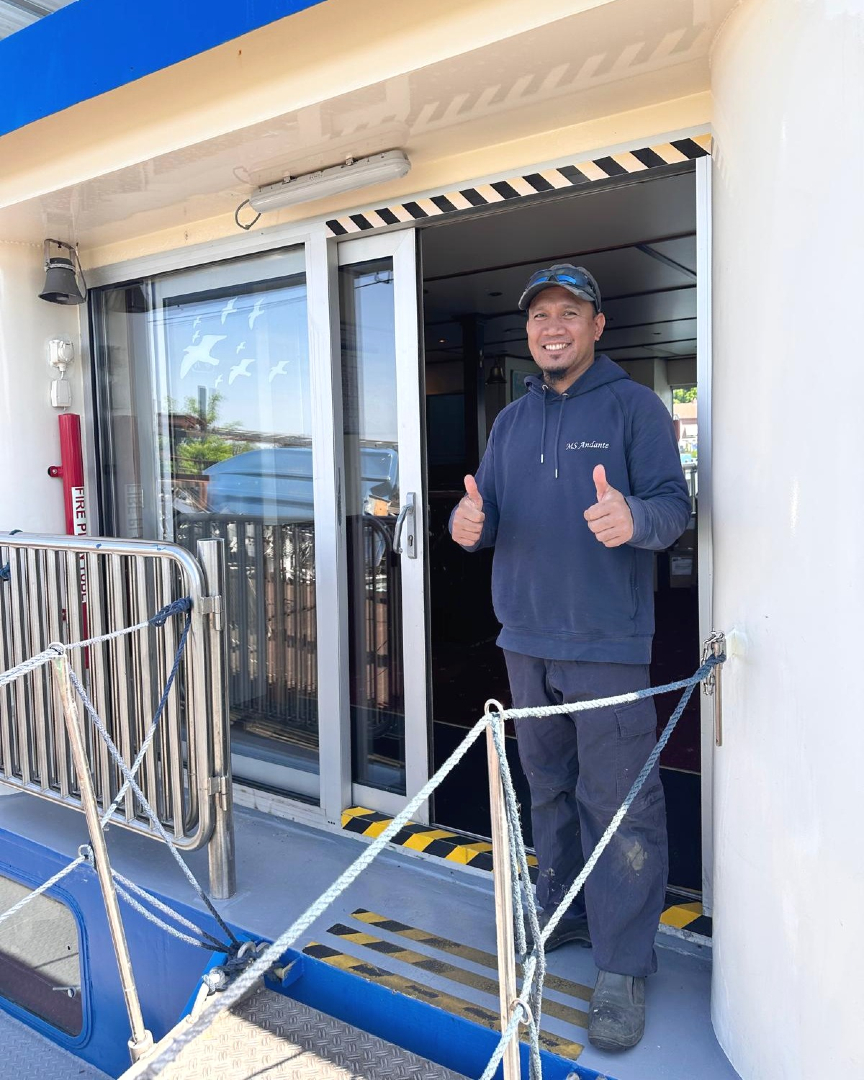 Axxaz_Marine's tweet image. Look who it is on the Andante ship 👁

It's Joey, smiling and patiently waiting for his visa before he goes home. 🏠

Good to see you Joey.

#crewvisit #happycrew #sailingineurope #axxazeurope #inlandshipping #axxazcrew