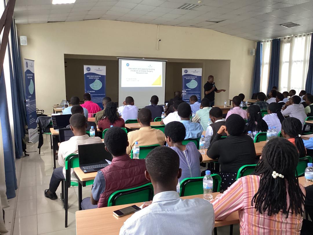 SCORE_RWANDA's tweet photo. "The Global Research Workshop is ongoing! After an inspiring session by @Fostino21 participants are gaining valuable knowledge and insights. With #GlobalResearchRW, we are shaping the future of research!"
@medsar_rwanda @AfrHealthconnkt @Uni_Rwanda @GSU_Rwanda https://t.co/FcElmL5bs6