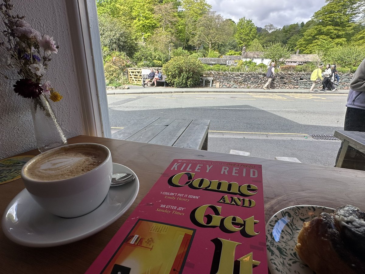 Saturday essentials: bookshop X cafe, new books X buns. And sunshine