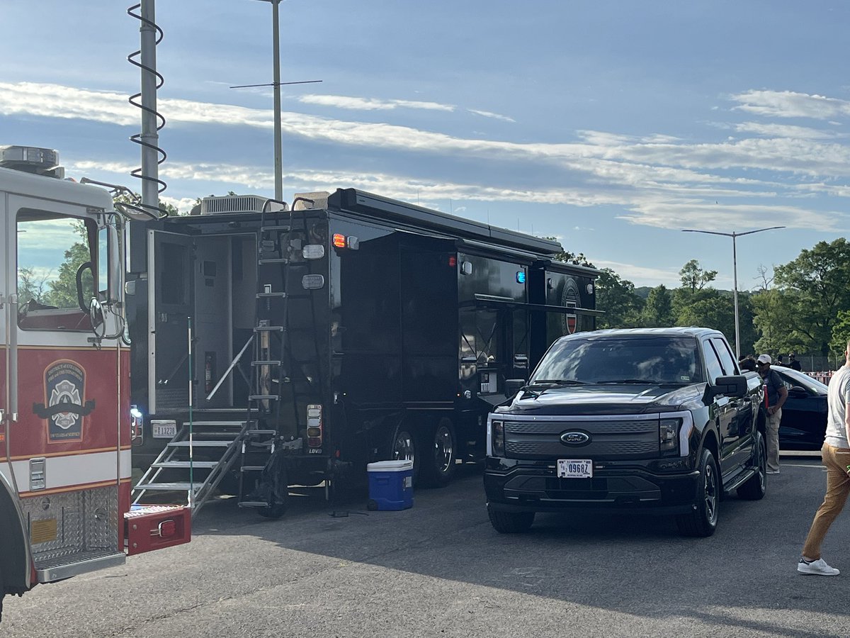DCDPW's tweet photo. Big wheels, big fun, BIG energy — Truck Touch kicks off today at RFK Lot 8!

From dump trucks 🚛 to street sweepers 🧹 to fire engines 🚒, our biggest, boldest vehicles are lining up for kids (and grownups) to climb in 🧒, honk the horn 📣, snap a pic 📸, and meet the crews who keep DC moving!

Don’t miss this hands-on, family-friendly event — it’s gonna be LOUD, FUN, and unforgettable!