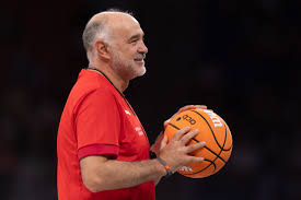 josempuertas's tweet photo. 🧠 ¡Duelo de bases en los banquillos!

🏀 El @Baskonia de @pablolaso quiere acelerar en la pelea por el playoff ante un @casademontBZ donde se estrena @Rodsanmi00 tras la marcha de Fisac

⏰️ A partir de las 17:55h en @MovistarBasket dial 63 lo servimos @pedrorobles_6 y servidor https://t.co/cRMYCBAO6G