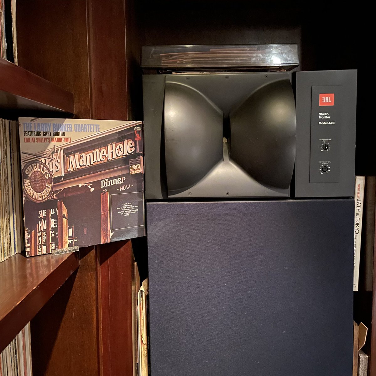 ericmasaki's tweet image. Holiday Live 
連休初日は季立ライブ。
ジャズはやっぱりライブ。最高。
@hankwynton 
#近藤和彦 as 
#井上智 gt #中村健吾 bs