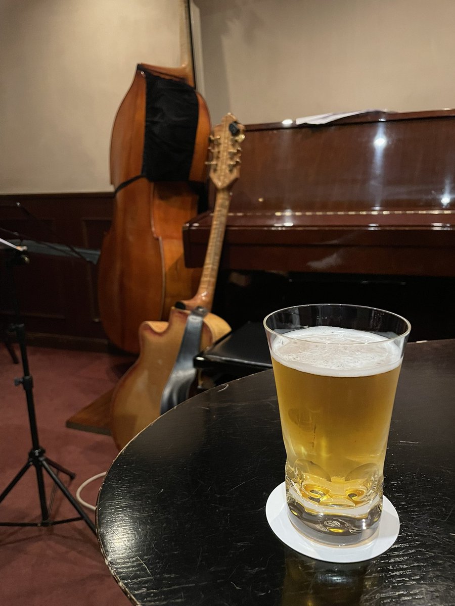 ericmasaki's tweet image. Holiday Live 
連休初日は季立ライブ。
ジャズはやっぱりライブ。最高。
@hankwynton 
#近藤和彦 as 
#井上智 gt #中村健吾 bs