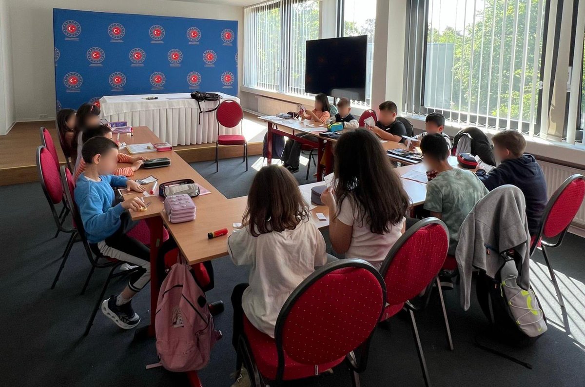 Berlin Eğitim Ataşeliği (@mebberlinea) on Twitter photo Charlottenburg-Wilmersdorf bölgesinde öğrenim gören öğrencilerimiz ile Başkonsolosluğumuzda Türkçe ve Türk Kültürü derslerimiz başlamıştır.
<a href="/ProfDrMetinAksy/">Metin Aksoy</a>
<a href="/tcmeb/">Millî Eğitim Bakanlığı</a>
<a href="/mebabdigm/">T.C. MEB AB ve Dış İlişkiler Genel Müdürlüğü</a>
<a href="/mebyyegm/">Yükseköğretim ve Yurt Dışı Eğitim Genel Müdürlüğü</a>
#egitimdiplomasisi Charlottenburg-Wilmersdorf bölgesinde öğrenim gören öğrencilerimiz ile Başkonsolosluğumuzda Türkçe ve Türk Kültürü derslerimiz başlamıştır.
<a href="/ProfDrMetinAksy/">Metin Aksoy</a>
<a href="/tcmeb/">Millî Eğitim Bakanlığı</a>
<a href="/mebabdigm/">T.C. MEB AB ve Dış İlişkiler Genel Müdürlüğü</a>
<a href="/mebyyegm/">Yükseköğretim ve Yurt Dışı Eğitim Genel Müdürlüğü</a>
#egitimdiplomasisi