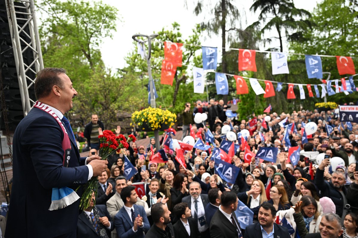 anahtarparti's tweet photo. Genel Başkanımız Sayın Yavuz Ağıralioğlu, Trabzon ziyareti kapsamında halkımız ile bir araya geldi. https://t.co/WjnKTsP1zj