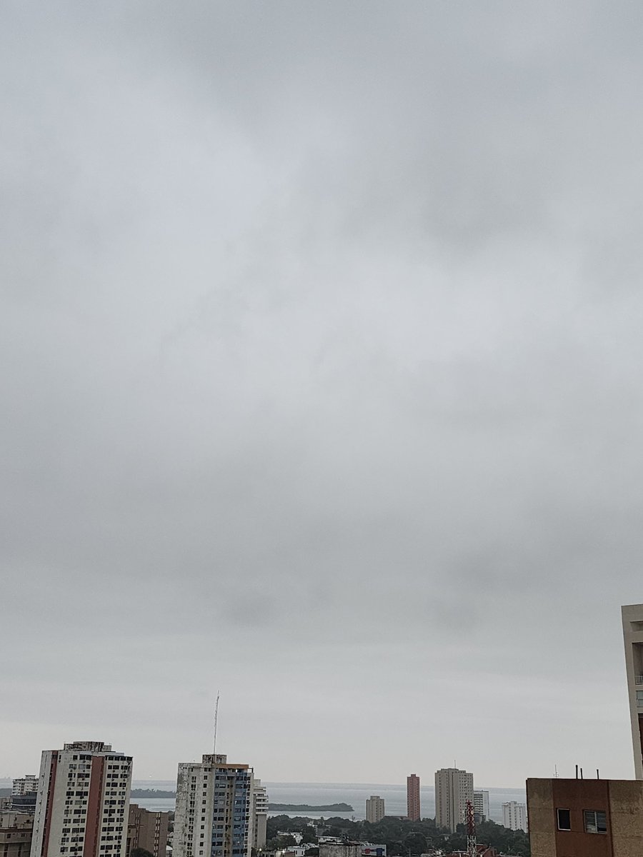 drnerioleon's tweet photo. Cielos muy nublados☁️, mañana muy oscura con llovizna ligera y truenos⛈️ en todo el norte de Maracaibo a esta hora. @Meteovargas @MeteoZuliaReal @ClimaMaracaibo https://t.co/SbGo3P9UF5