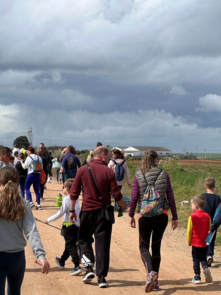 AytoVillamayor's tweet photo. ℹ️📍#Marcha del Agua Villamayor 2025. 

🚶‍♀️‍➡️🚶🏽‍♂️‍➡️Al final la climatología ☀️⛅️ nos ha permitido celebrar la marcha solidaria, a favor de @unicef_es , organizada por el Club Ciudad de L@s Niñ@s de Villamayor, @villamayorcdn , dentro del #proyectogotagota. 

👏👏Gracias a los casi 600 inscritos en los CEIPS de #villamayor , que han contribuido 🗳️para mejorar la vida de los más desfavorecidos. 

ℹ️ El @ayuntamiento_villamayor , también quiere agradecer a @xanapasteleria y @emmanailsp , por las ☕️💅donaciones hechas de sus productos para el 🎟️🎟️sorteo de regalos 🎁. 

#villamayorizate #villamayorsolidario #marchadelaguavillamayor #cdnvillamayor #villamayorcdn