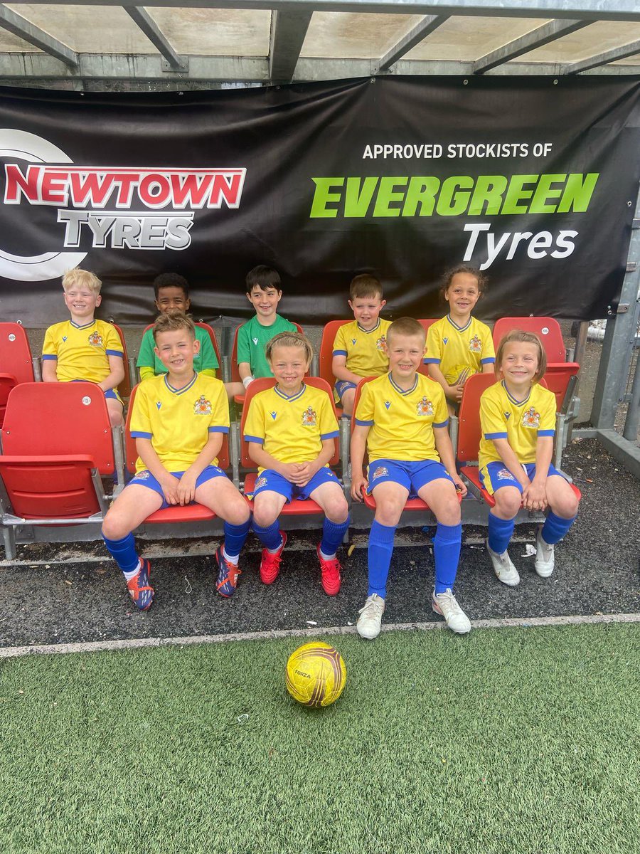 Barry Town United Academy tweet media