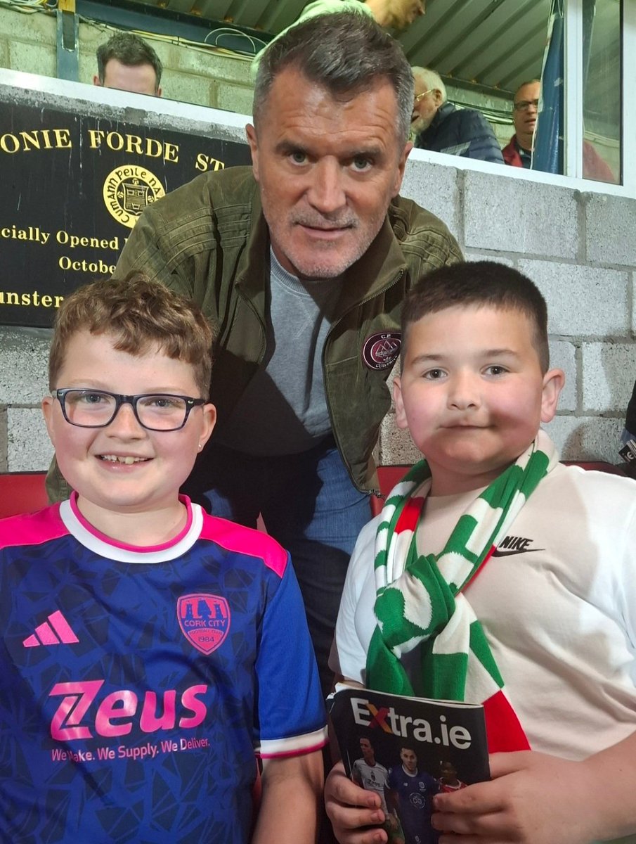 JerryCoughlan1's tweet image. My littleman Leon and his bud Jake with Keano last night at Turners Cross. 

Roy was a gentleman as always. Good atmosphere at the Cross yesterday. Good point against Shamrock Rovers. 

@CorkCityFC #CCFC #RoyKeane #PremierLeague #ManchesterUnited #Ireland #Keano