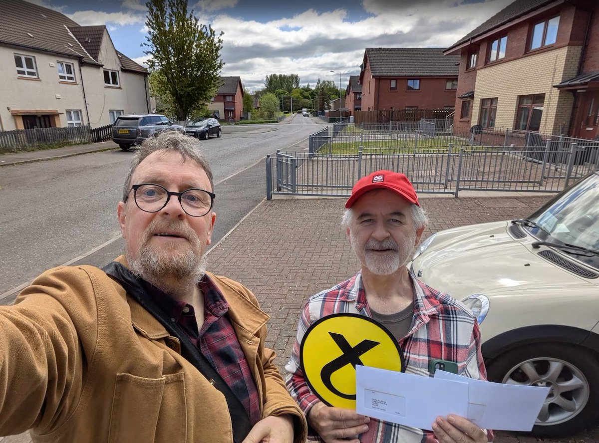 LinwoodAndCSNP's tweet image. Out in Hamilton today helping @KatyLoudonSNP&apos;s campaign by delivering letters to postal voters... #ActiveSNP