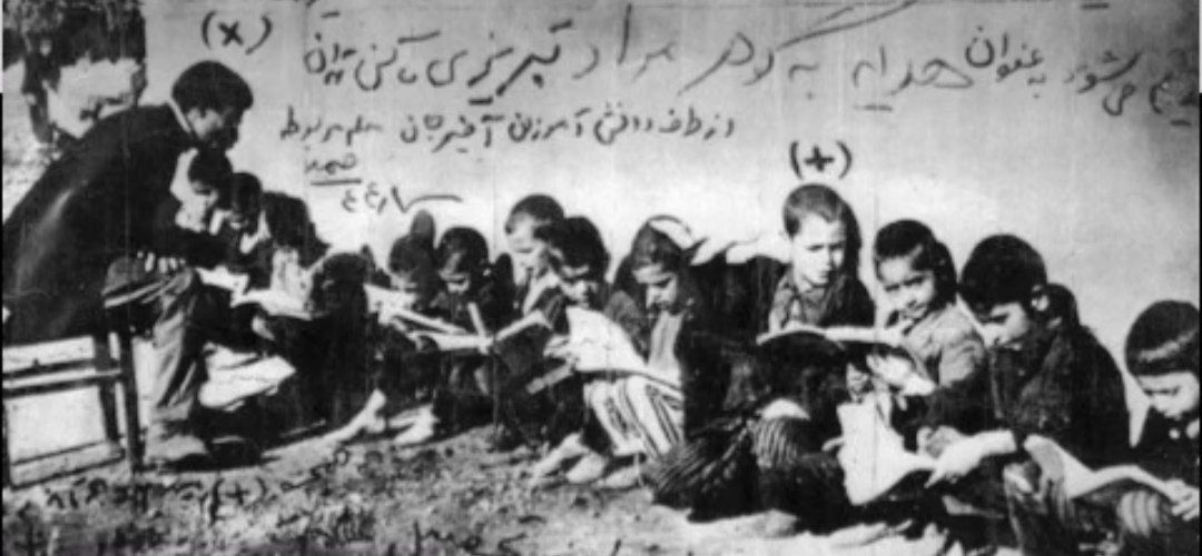 alireza_zadbar's tweet photo. عکس سال ۱۳۴۴
مدرسه ای در استان آذربایجان
صمدبهرنگی https://t.co/QjkNmtZ9gv