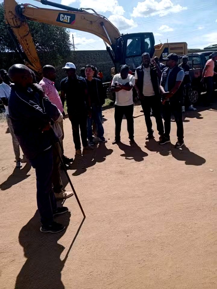 GKTongoyo's tweet photo. Alongside KeRRA engineers, I inspected the Ngoswani–Naikarra–Olderkesi Road, a major project that is set to be launched by H.E. President William Ruto on the 7th. This road will significantly improve mobility and open up economic opportunities for our people.

I also inspected the Narok West Sub-County Headquarters, which is nearing completion and is also scheduled for presidential inspection. These developments mark a new chapter of growth and service delivery in our constituency. We remain focused on delivering impactful projects to our people.
#KwenyaKwanzaGovernmentDeliver
#BETA
#BottomUpEconomicTransformativeAgenda.