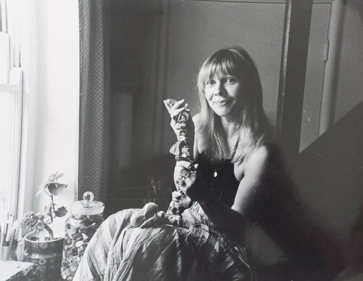 KarenLNHollis's tweet image. 2 more beautiful photos of @ManningOfficial found online. #JoGrant #KatyManning #DrWho #DoctorWho