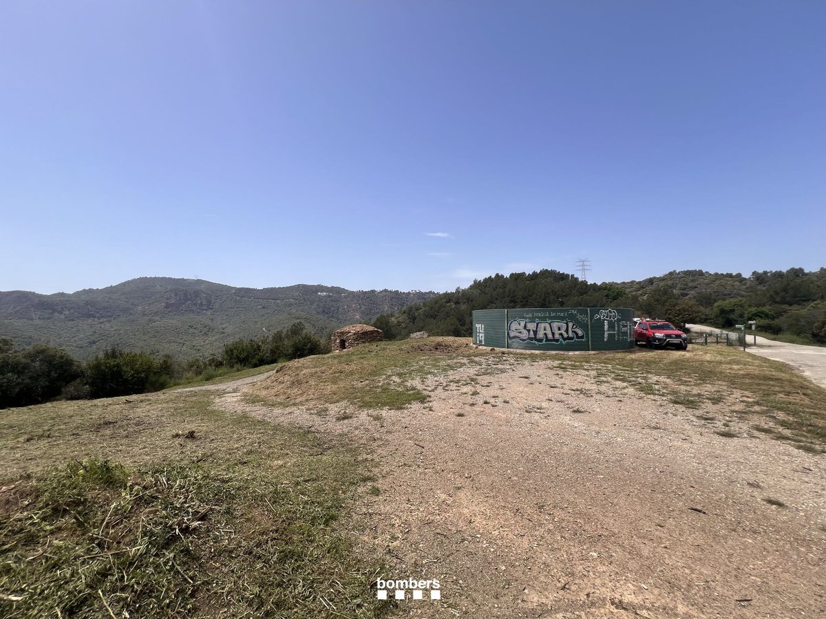 🚒 A Sant Climent de Llobregat, els #EPAF #bomberscat han fet manteniment i adequació del punt d'aigua del Camí ral Vell.

#REMSud