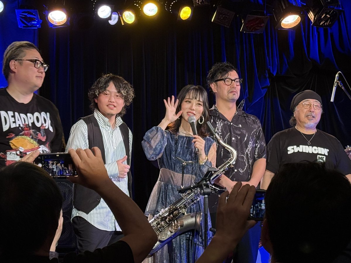 メケメケ tweet media