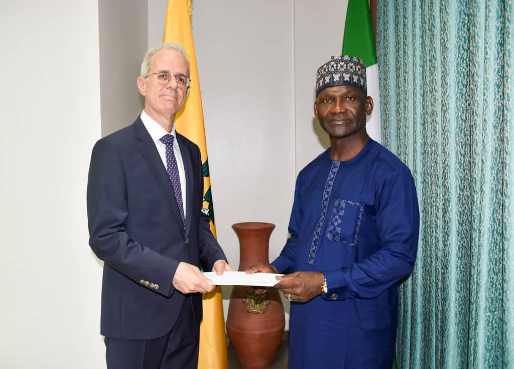 TC_AbujaBE's tweet photo. Ambassador Mehmet Poroy presented the copy of his credentials to Ambassador Wahab A. Akande, Chief of Protocol of the Ministry of Foreign Affairs of Nigeria, and started his duty as the Ambassador of the Republic of Türkiye in Abuja. https://t.co/54Vqes5SDx