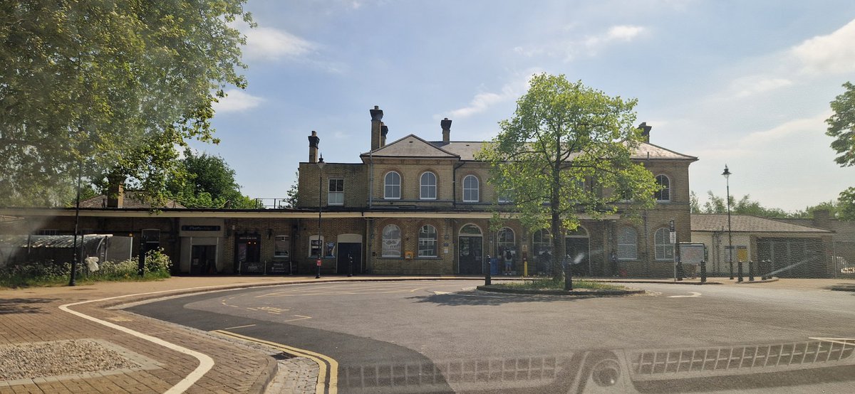 Pindomin's tweet photo. @RushmoorCouncil @A1RUSHMOORTAXIS @UberUK Another day and another empty taxi rank at Aldershot Station. Saturday afternoon and no public service for travellers. #worsttaxisever https://t.co/y8sLAppgQT