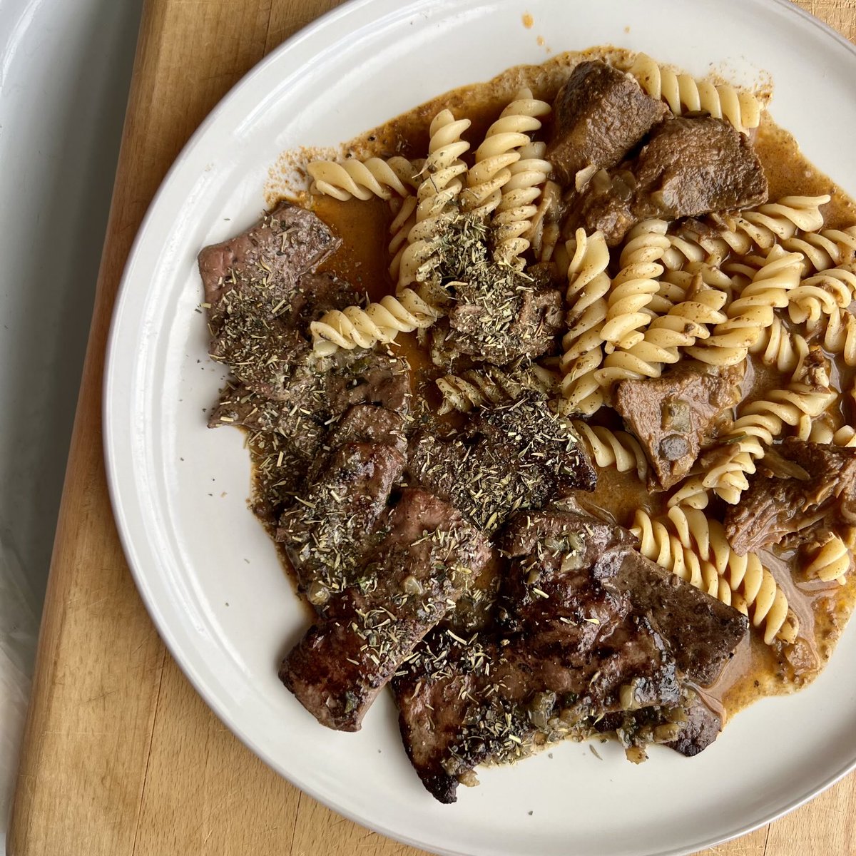 droolworthy's tweet photo. Saturday.

Louis Latour Côte de Beaune-Villages 2020.
Liver, stroganoff and fusilli.
.
.
.
#liver
#winepairing #wine #instawine #vin #vinho #wein #vino #Frenchwine #vindefrance #vindebourgogne #pinotnoir #jancisglass
#eeeeeats #instafood #londonfood #londoneats https://t.co/1tnAF6WZpq