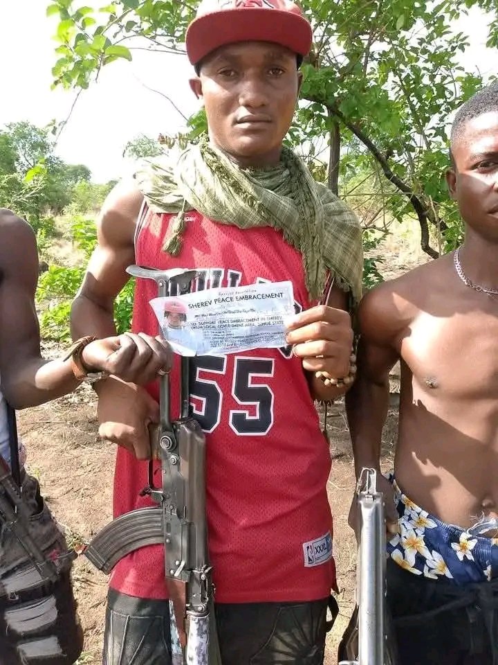 It looks like akumave (benue gunman) killed by security forces last week, his gang is promising heavy retaliation against the people of ukum in benue... this gunmen are not herdsmen but locals within the community.. The sakare axis of Benue is about to have a very rough times
