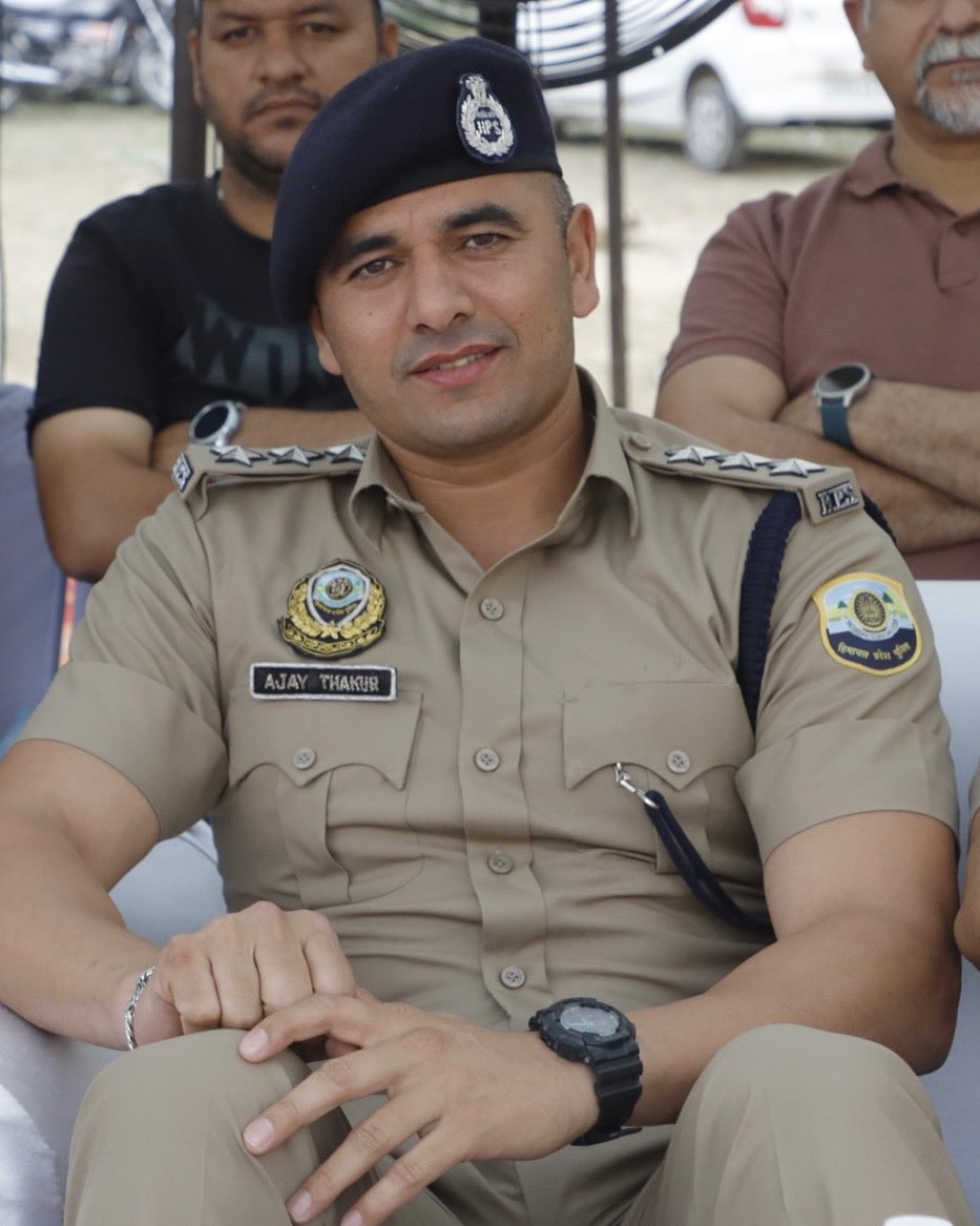 एक ही दिन में पढ़ लोगे क्या मुझे,

मैंने खुद को लिखने मे भी कई साल लगाएं हैं।
