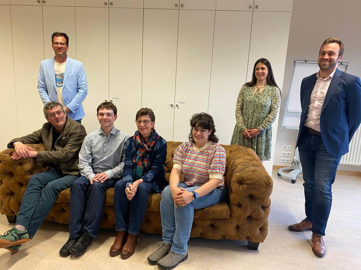 Literaresch #Ouschtereeër gouf et #Ouschterméindeg zu #Leideleng 🫶 an enger faarweger Liesung mat zackegen #TIMBA-Geschichte 📚 vum #RomainHaas, #CathyClement, #JérômeNetgen a <a href="/chrikremer/">Christiane Kremer</a>. Moderatioun: <a href="/LucMarteling/">Luc Marteling</a>. Mam Cercle Culturel et Historique. 👉 kremart.lu/fotogalerie/