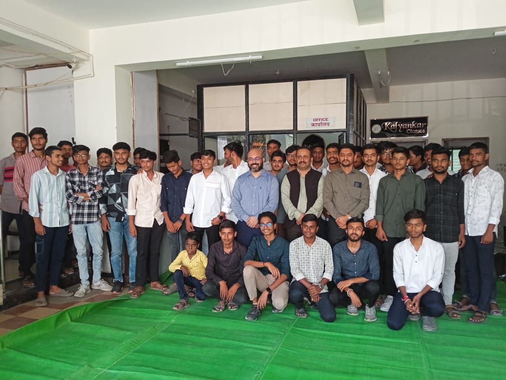 KalyankarClass1's tweet photo. Motivational lecture by Dr. Sandip Gore sir on NEET 2025 Batch
#kalyankarclasses
#babanagar
#nanded https://t.co/jVyYqc6WjZ
