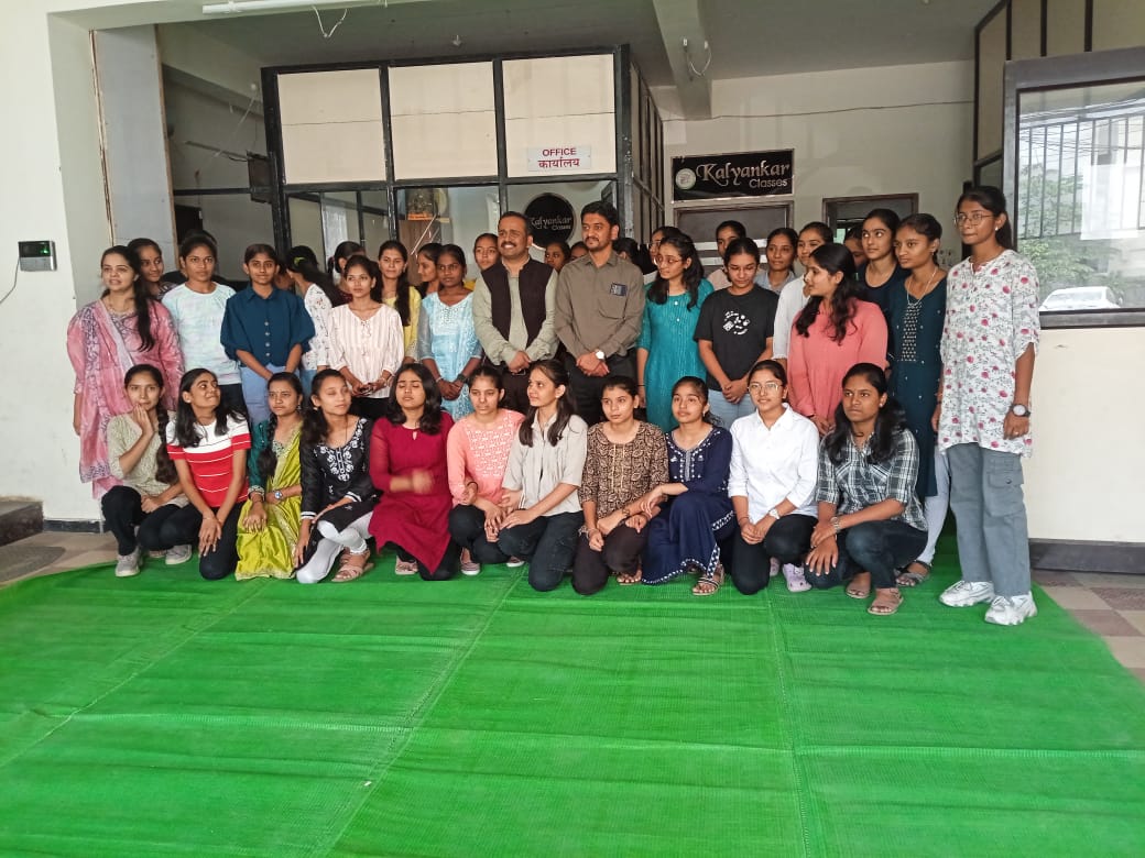 KalyankarClass1's tweet photo. Motivational lecture by Dr. Sandip Gore sir on NEET 2025 Batch
#kalyankarclasses
#babanagar
#nanded https://t.co/jVyYqc6WjZ