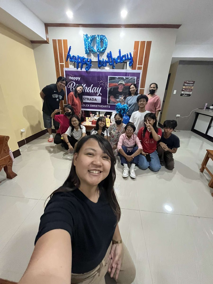 CARESFORyo's tweet photo. Andito lang kami palagi 
Mahal namin kayo Kd and Alexa 

Maraming Salamat Po Ms @MaureenSeninin1  

#KDTurns23 https://t.co/Y2mSEPlwGp
